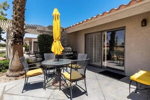 Outdoor dining - Villa w/ Golf, Pools, Jacuzzi, Tennis & Pickleball (Palm Desert)