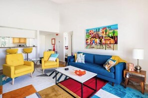 Living area - Villa w/ Golf, Pools, Jacuzzi, Tennis & Pickleball (Palm Desert)