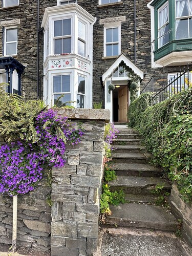 Luxury Spacious Pet Friendly 3 Bedroom Home with Copper Tub and Private Terrace