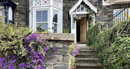 Luxury Spacious Pet Friendly 3 Bedroom Home with Copper Tub and Private Terrace