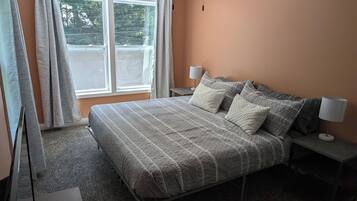 7 bedrooms, WiFi, bed sheets