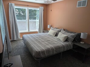 7 bedrooms, WiFi, bed sheets