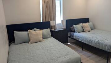 7 bedrooms, WiFi, bed sheets