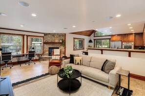 TV connectée, cheminée