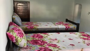 A room with two bunk beds, each with floral bedding. - Hostel Rota 37 (Natal)