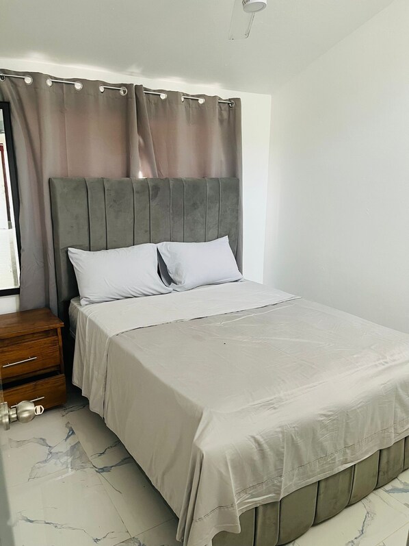 2 bedrooms, iron/ironing board, WiFi, bed sheets