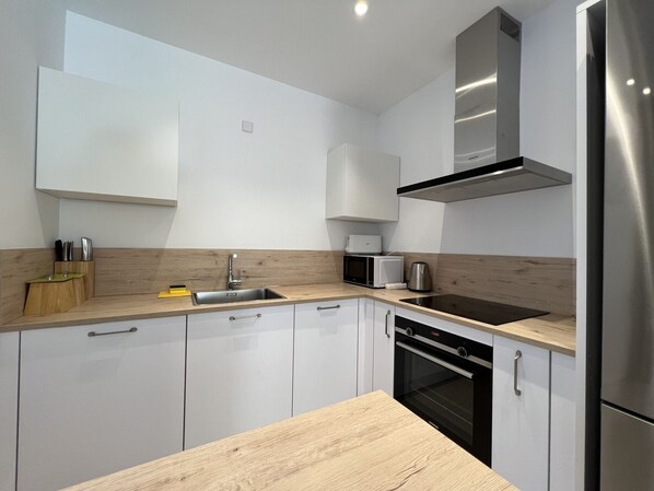 Fridge, microwave, oven, dishwasher