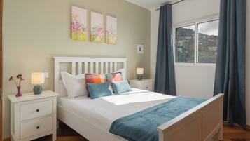 1 dormitorio, tabla de planchar con plancha, wifi y ropa de cama