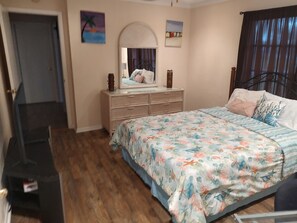 5 bedrooms, iron/ironing board, free WiFi, bed sheets - Spacious 5-bedroom pool home with WiFi, AC in peaceful Punta Gorda Fl 33950 (Punta Gorda)