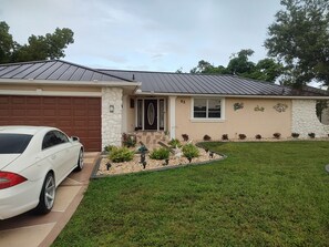 Exterior - Spacious 5-bedroom pool home with WiFi, AC in peaceful Punta Gorda Fl 33950 (Punta Gorda)