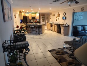 Smart-TV, Kamin, DVD-Player, Tischfußball