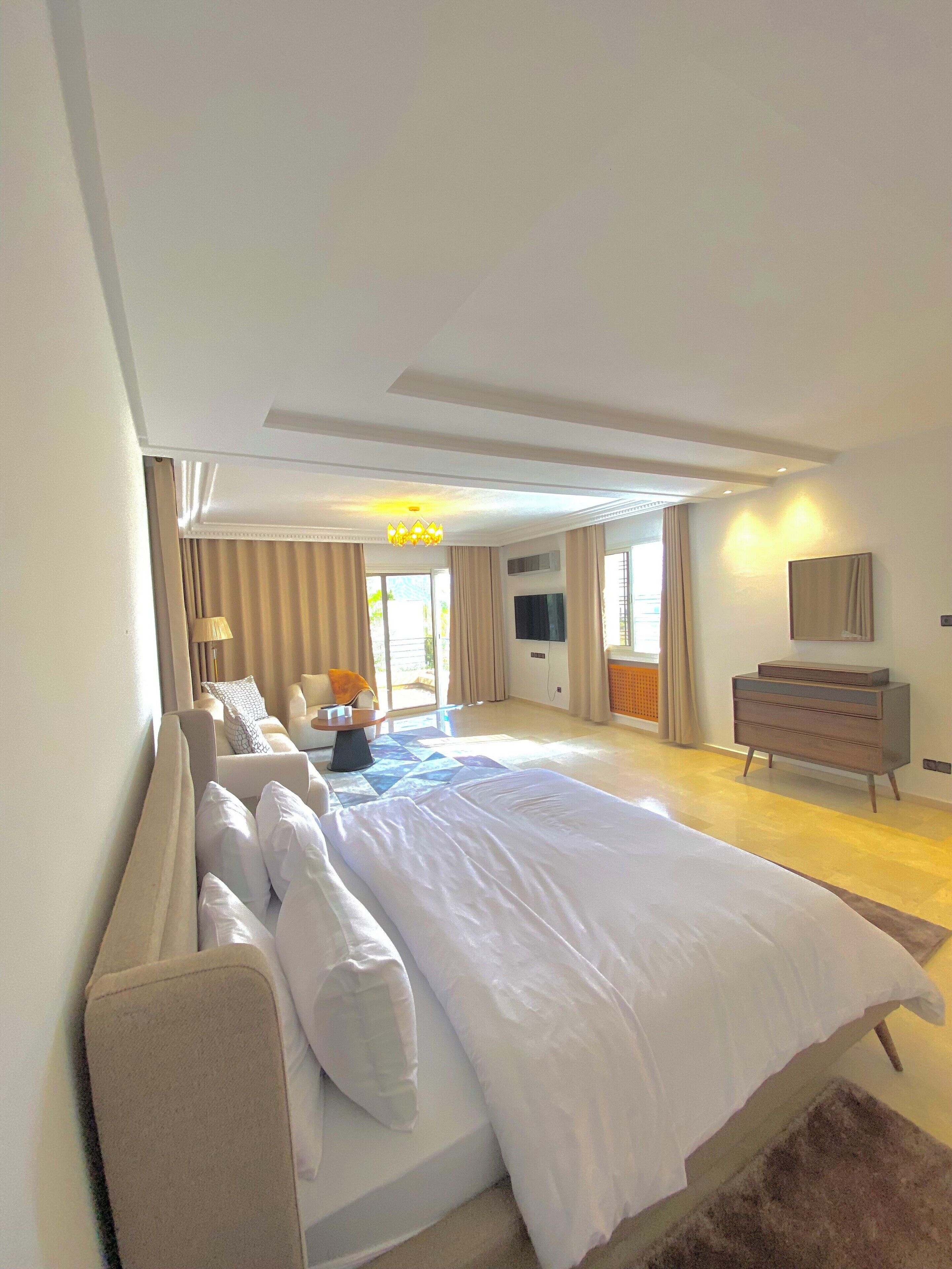 5 chambres, fer et planche à repasser, Wi-Fi, draps fournis