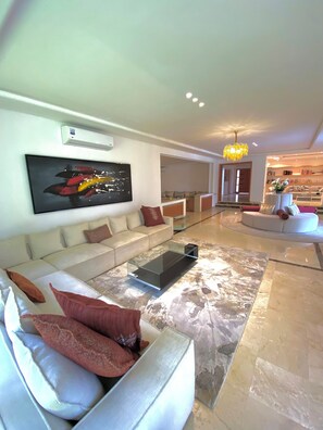 Smart-tv en een open haard