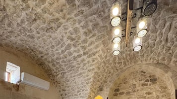 9 bedrooms, iron/ironing board, WiFi