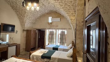 9 bedrooms, iron/ironing board, WiFi