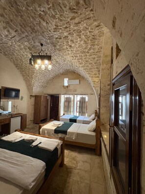 9 bedrooms, iron/ironing board, WiFi