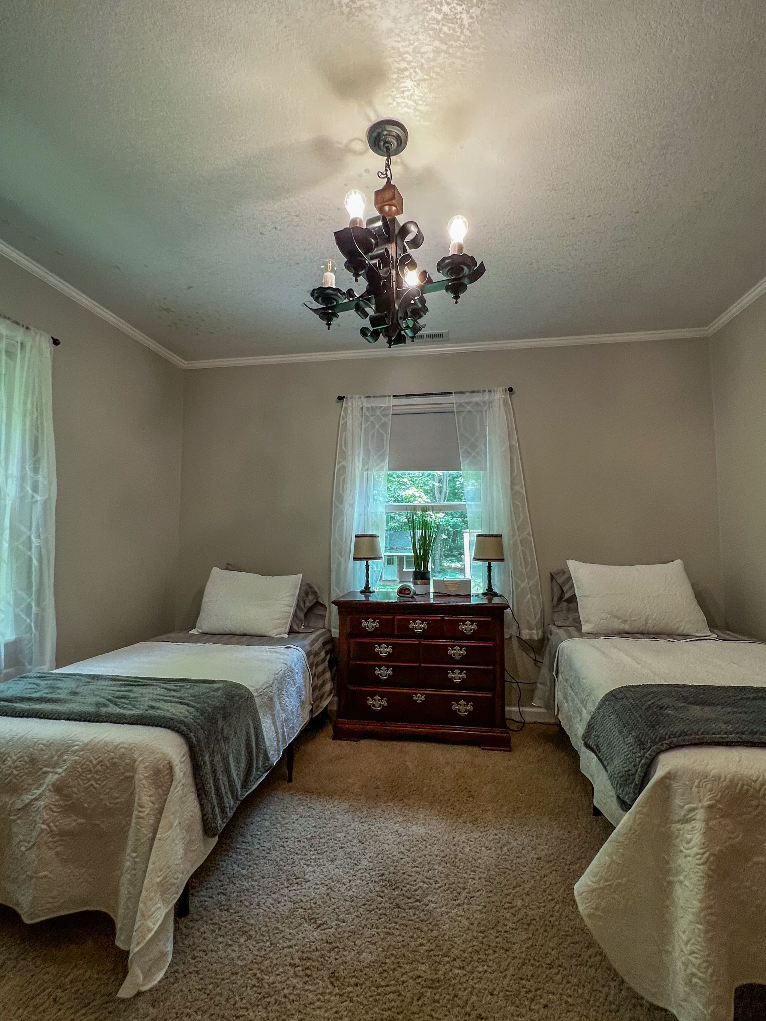 4 bedrooms, desk, iron/ironing board, free WiFi