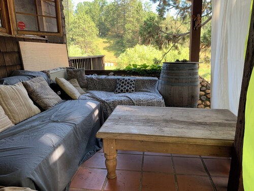 Charming and Peaceful apartment on Historical Ranch Retreat with WiFi in Colfax