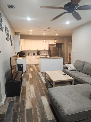 3-bedroom house in charming San Antonio with WiFi, AC. Start your vacation