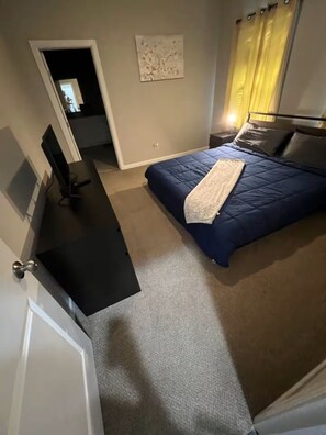 3 chambres, fer et planche à repasser, Wi-Fi, draps fournis