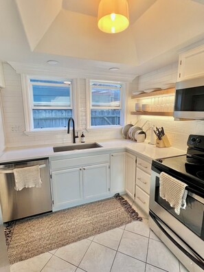 電子レンジ、オーブン、コンロ、食器洗い機