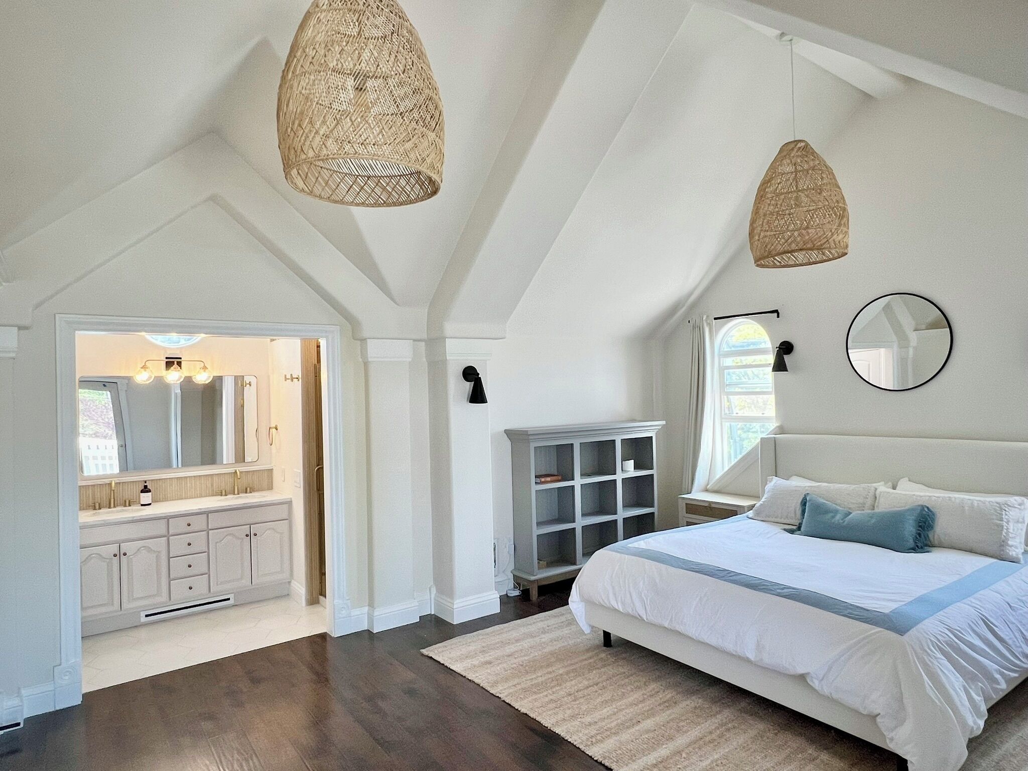 3 slaapkamers, een strijkplank/strijkijzer, wifi, beddengoed