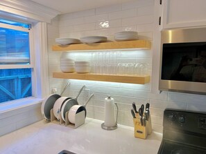 Micro-ondes, four, plaque de cuisson, lave-vaisselle