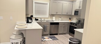 1A luxury brand new apartment in hsv near aquatic center, hospitals and mall.