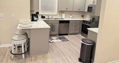 1A luxury brand new apartment in hsv near aquatic center, hospitals and mall.