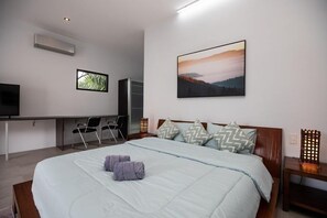 3 bedrooms, iron/ironing board, WiFi, bed sheets