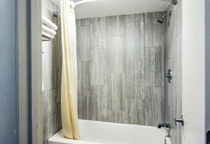 Basic Room, 1 King Bed | Bathroom | Hair dryer, towels, soap, shampoo - Brentwood Inn Richmond South (Richmond)