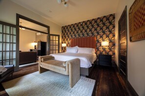 Luxury Suite, 1 King Bed with Sofa bed | Premium bedding, minibar, blackout drapes, iron/ironing board - Hotel Pontotoc  (Memphis)