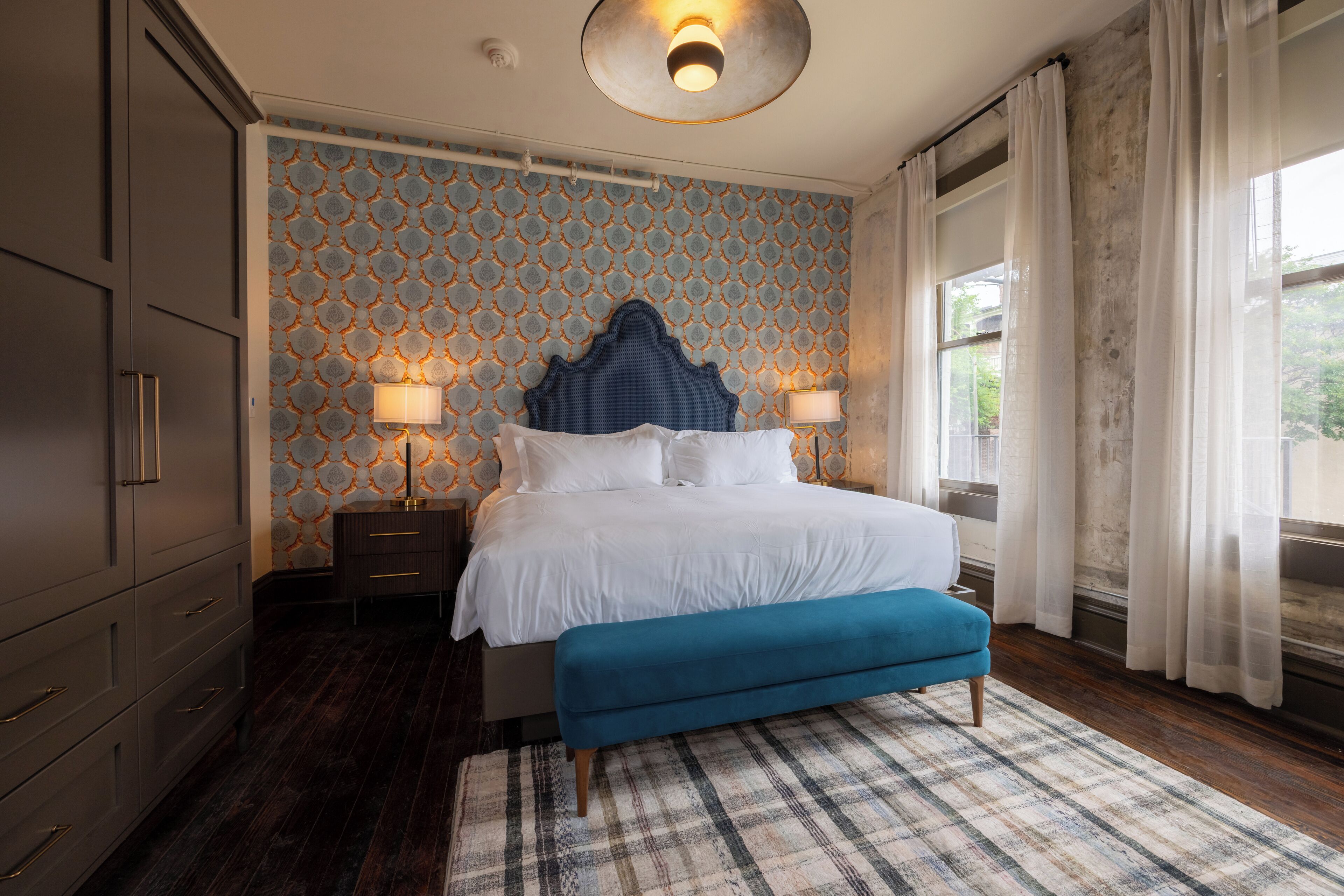 Luxury Studio, 1 King Bed | Premium bedding, minibar, blackout drapes, iron/ironing board