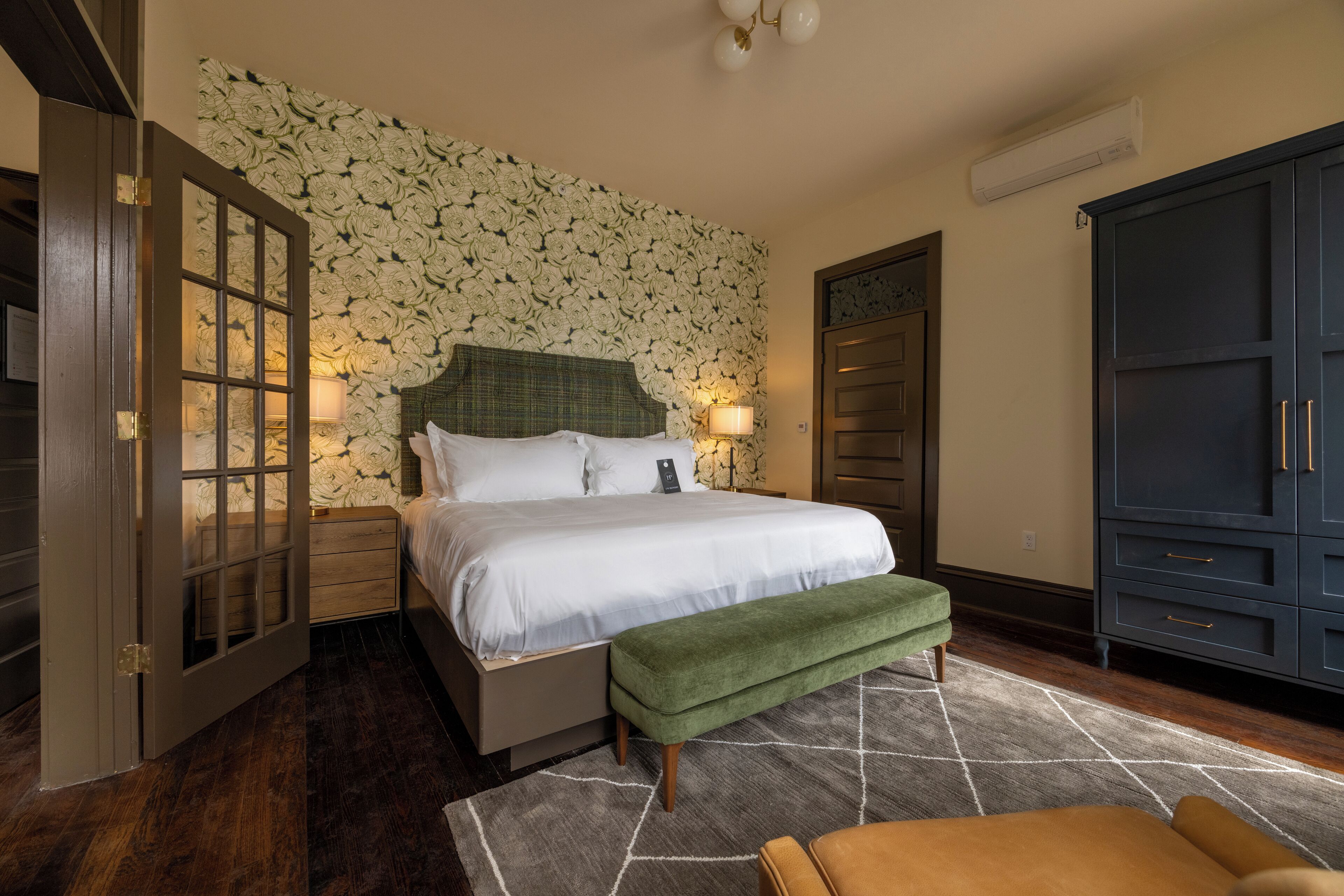 Suite, 1 King Bed with Sofa bed, Mobility Accessible, Non Smoking | Premium bedding, minibar, blackout drapes, iron/ironing board