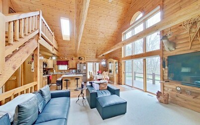 Secluded 3400 Sq Ft Log Cabin Retreat with Modern Comforts & Screne Nature views