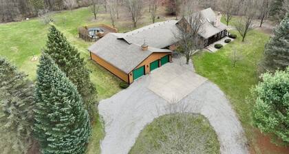 Secluded 3400 Sq Ft Log Cabin Retreat with Modern Comforts & Screne Nature views