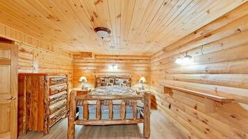 4 bedrooms, desk, iron/ironing board, free WiFi