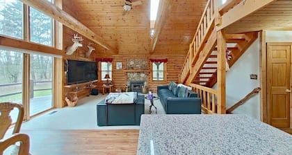 Secluded 3400 Sq Ft Log Cabin Retreat with Modern Comforts & Screne Nature views