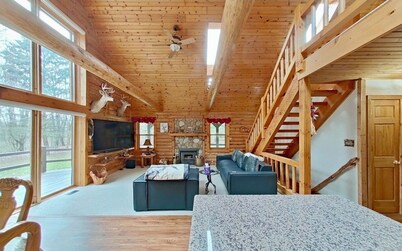 Secluded 3400 Sq Ft Log Cabin Retreat with Modern Comforts & Screne Nature views