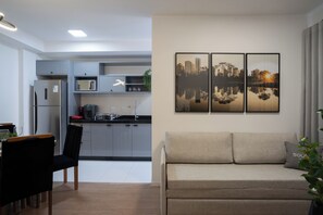 Living area - NEW, MODERN AND COZY, IN THE HEART OF GLEBA, AURORA SHOPPING. (Palhano 2 Londrina)