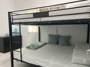 4 bedrooms, bed sheets