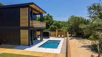 Een verwarmd zwembad