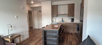 Charming 1BR/1BA. Peaceful Water Views, Central Location