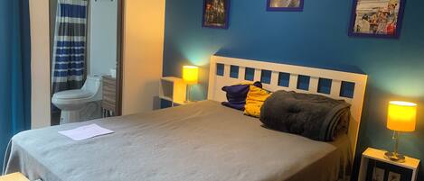 Iron/ironing board, WiFi, bed sheets