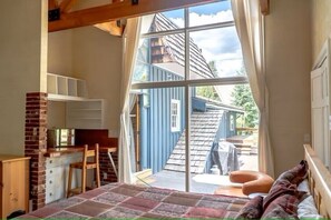 5 bedrooms, iron/ironing board, WiFi, bed sheets