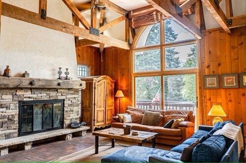 Lodge Off Main, Walk to Gondola!