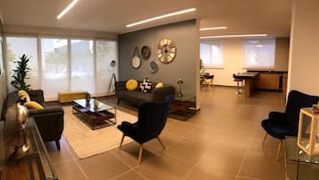 Living area | Flat-screen TV