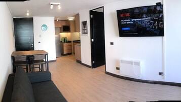 Living area | Flat-screen TV