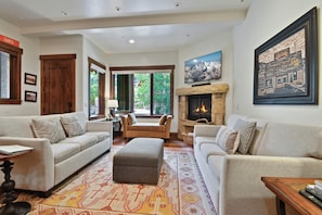 Smart TV, fireplace