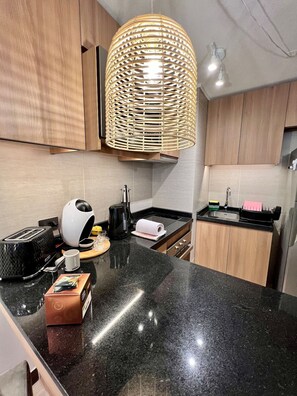 Apartment, City View | Private kitchen